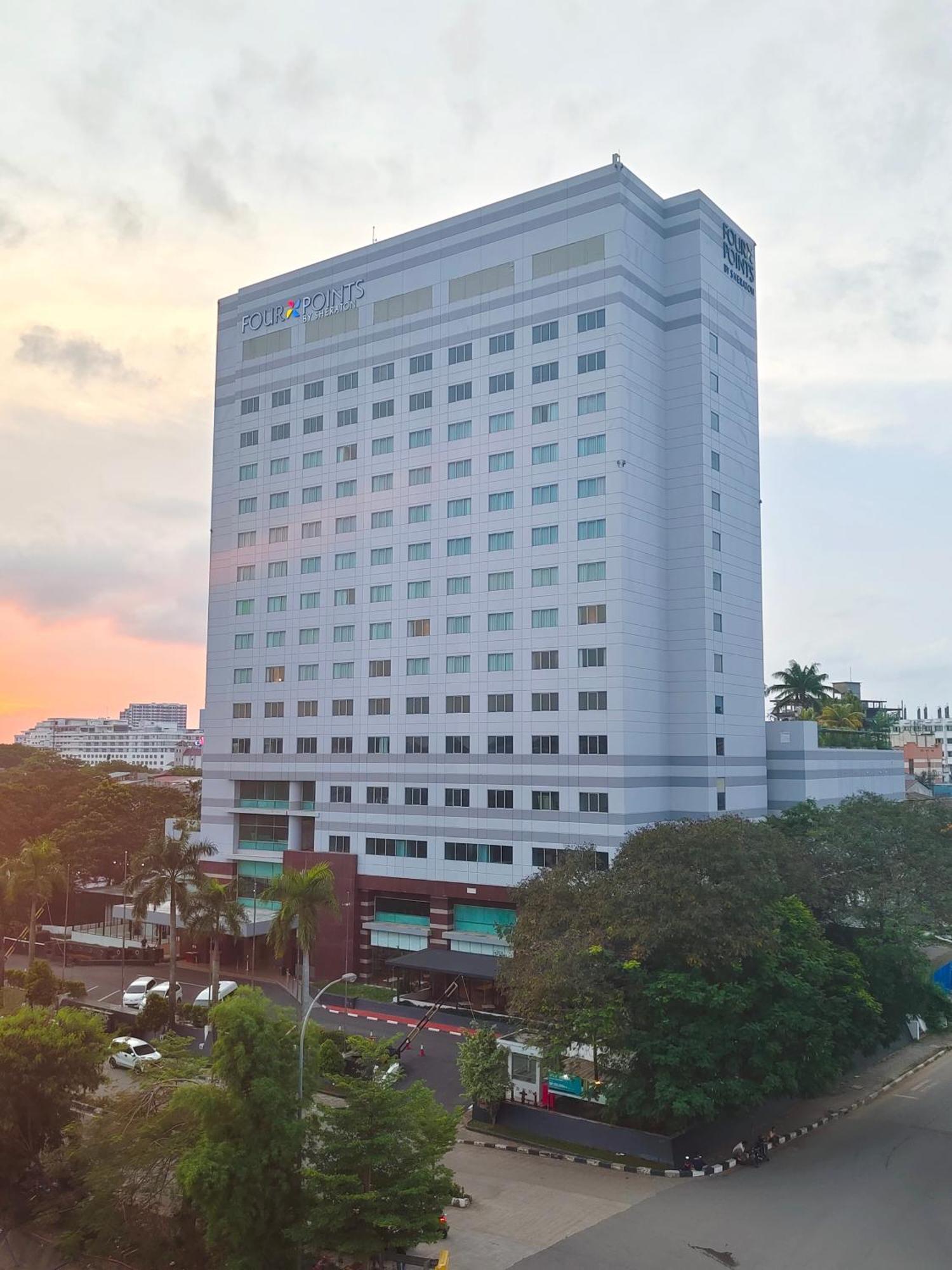 Four Points By Sheraton Batam Hotel Nagoya Ngoại thất bức ảnh